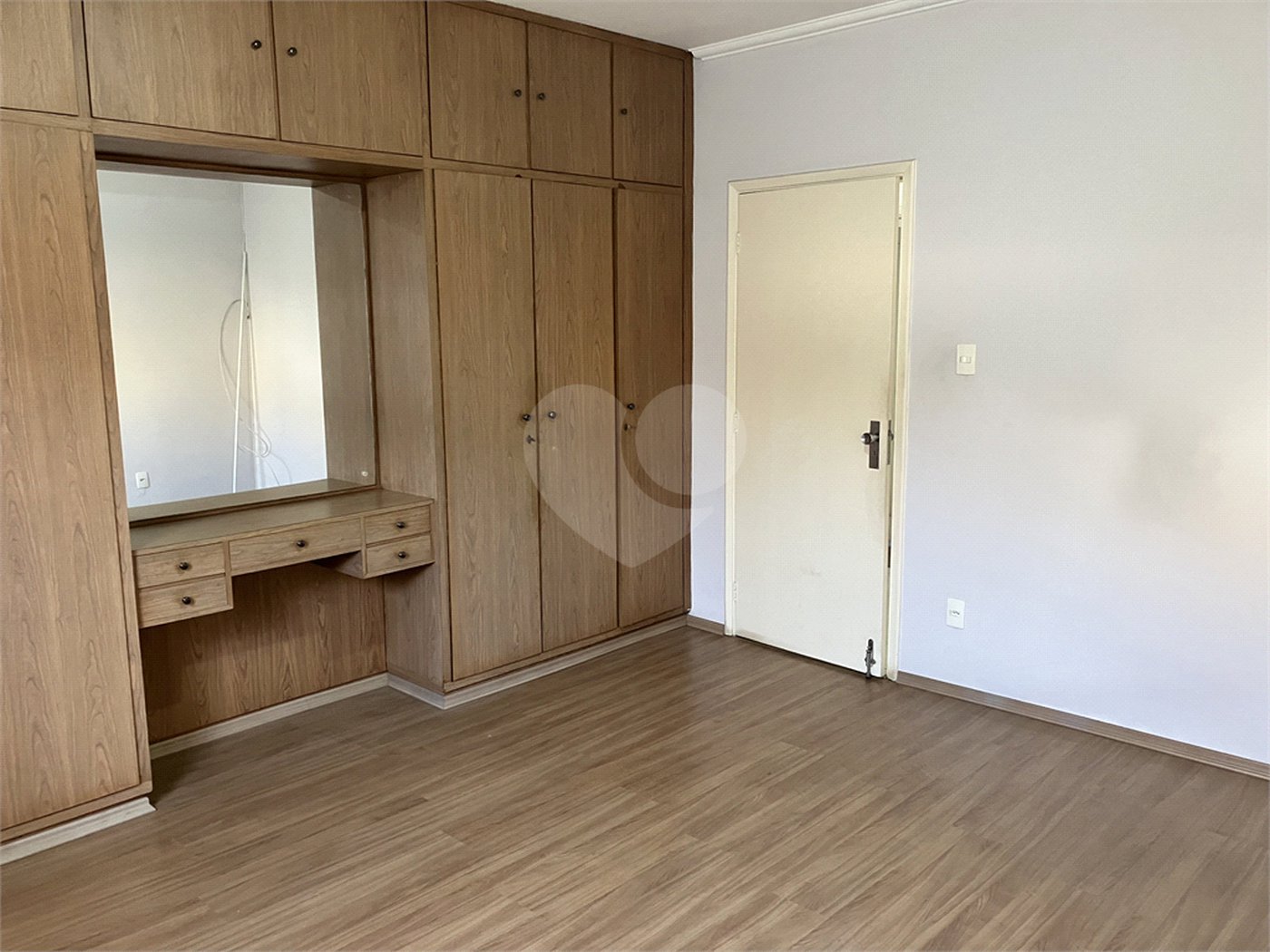 Casa Térrea à venda com 4 quartos, sendo 2 suítes, em Jardim Santa Rosália, Sorocaba, SP