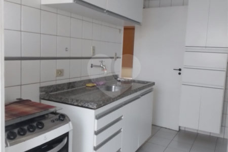 Apartamento à venda com 3 quartos, sendo 1 suíte,  em Pinheiros, São Paulo, SP