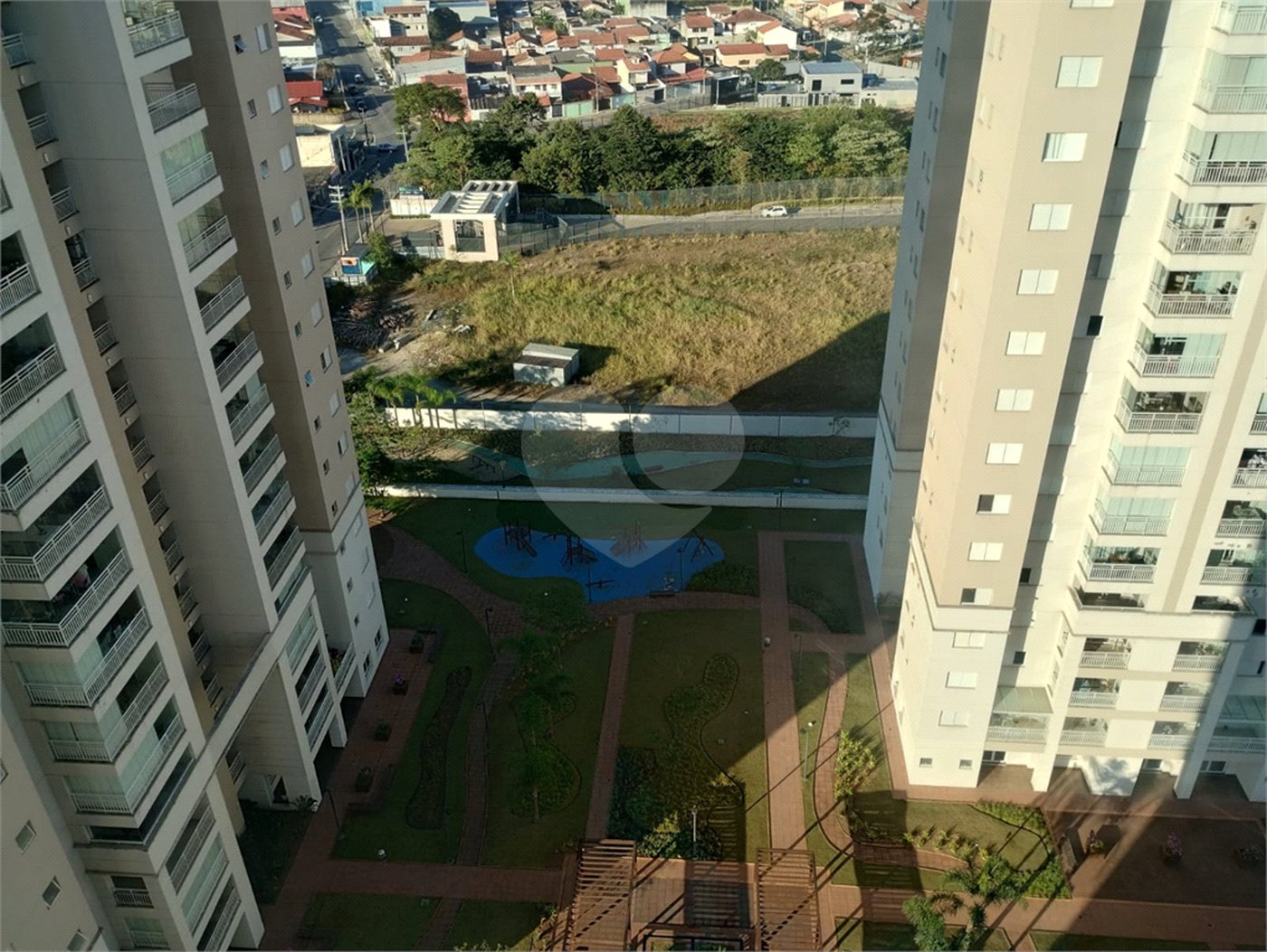 Apartamento à venda com 3 quartos, sendo 1 suíte,  em Vila Suissa, Mogi das Cruzes, SP