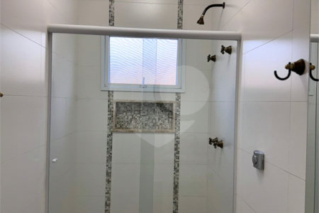 Casa à venda com 4 quartos, sendo 3 suítes, no condomínio Terras de Mont Serrat, Salto - SP