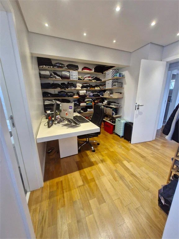 Apartamento à venda com 3 suítes em Vila Suzana, São Paulo, SP