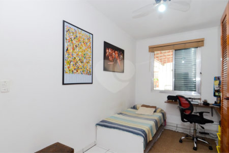 Casa à venda com 4 quartos, sendo 1 suíte, em Jardim Nova Taboão, Guarulhos, SP