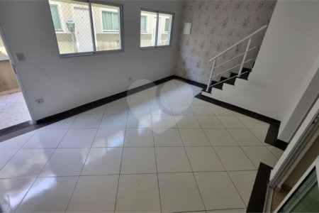 Casa à venda com 3 quartos, sendo 1 suíte, no condomínio Rafaela I, São Paulo - SP