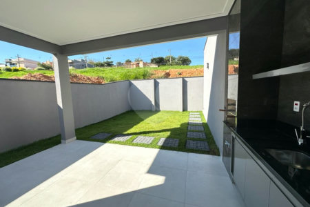 Casa à venda com 3 quartos, sendo 1 suíte, no condomínio Lagos D´icaraí, Salto - SP