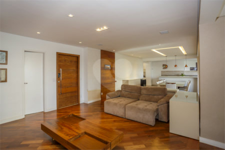 Apartamento à venda com 3 suítes em Campo Belo, São Paulo, SP