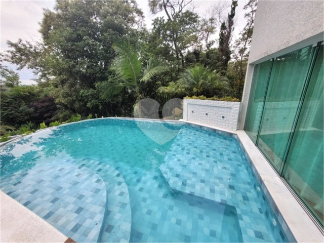 Casa à venda ou para alugar com 3 suítes no condomínio Parque Petrópolis 4 Secção, Mairiporã - SP