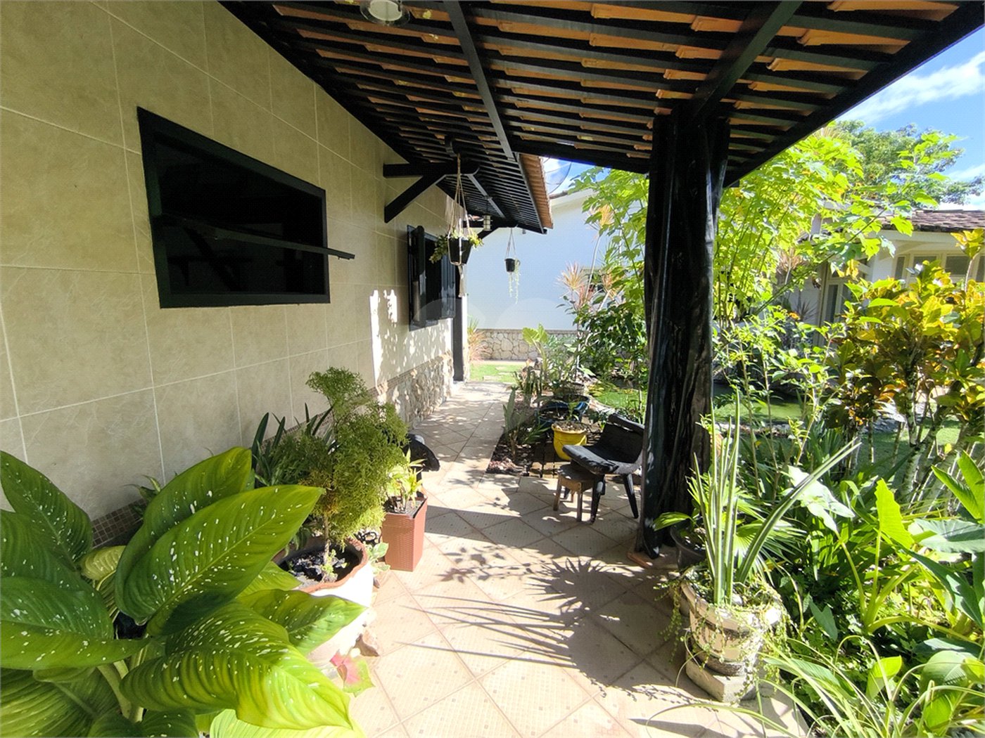 Casa à venda com 4 quartos, sendo 2 suítes, no Centro, Santa Cruz Cabrália, BA