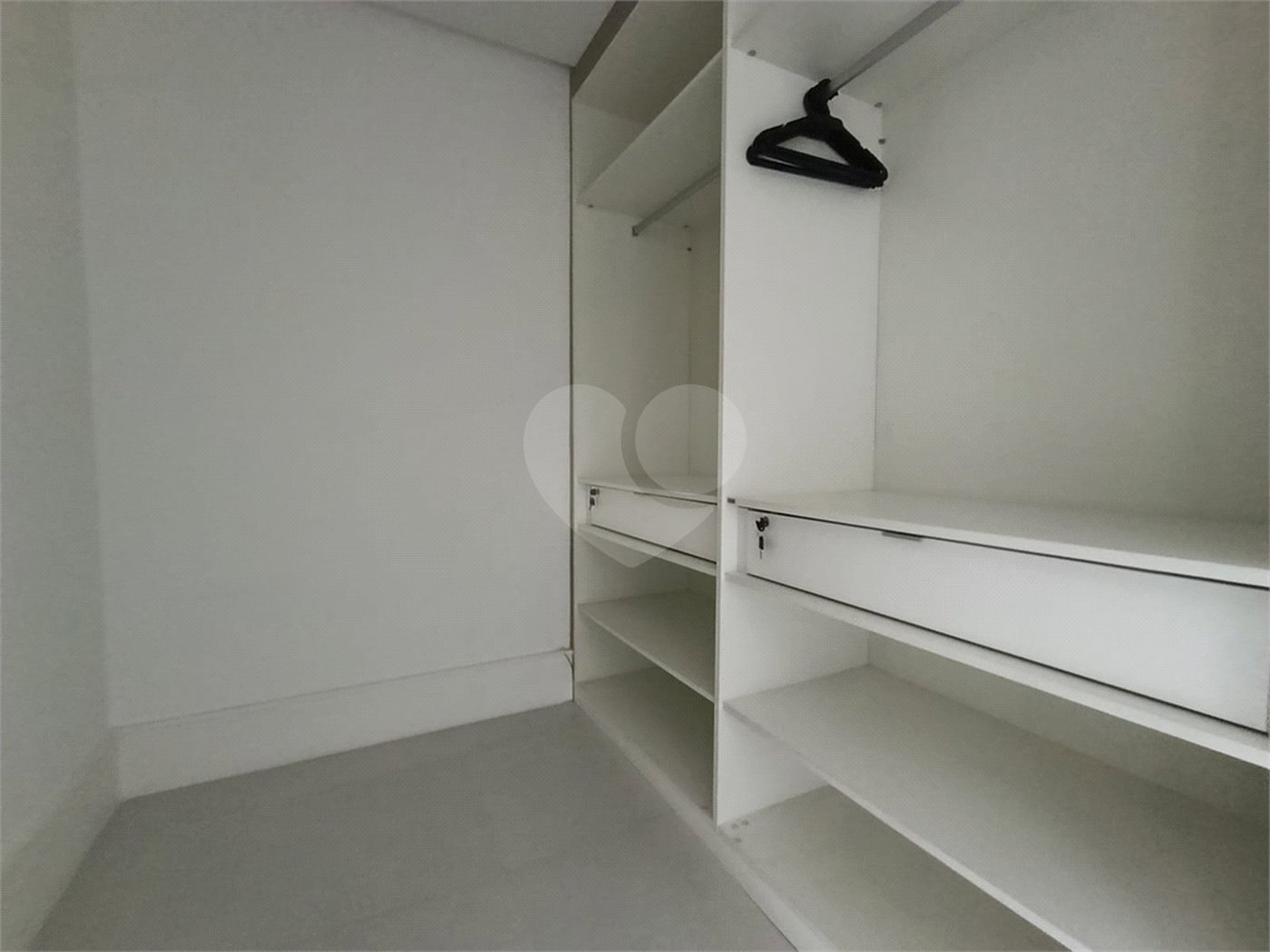 Apartamento para alugar com 3 suítes em Jardim Virgínia, Guarujá, SP