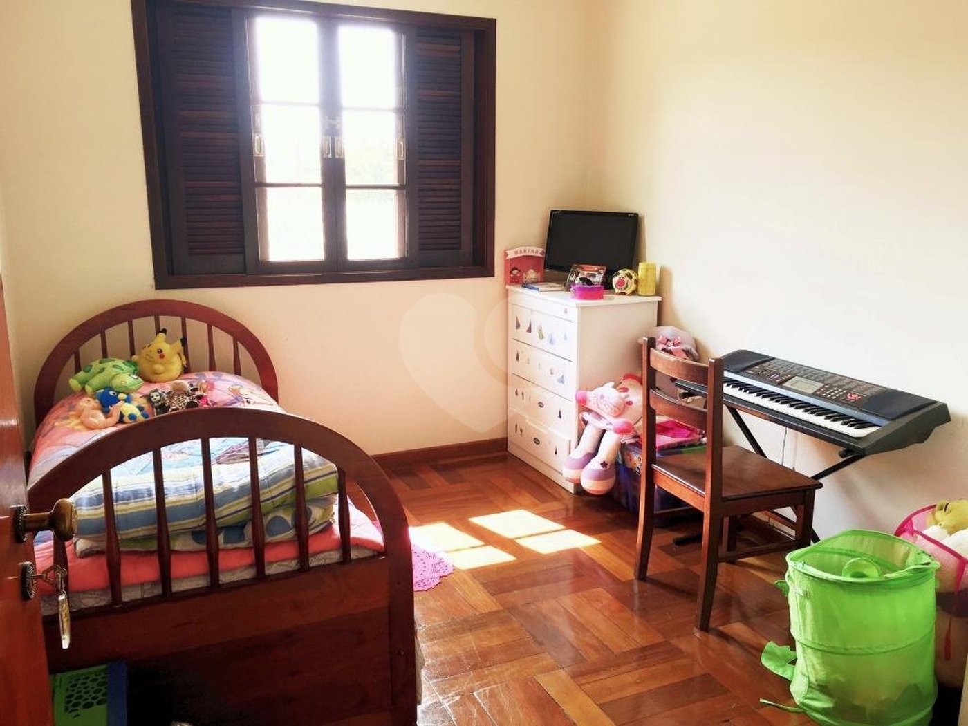 Sobrado à venda com 4 quartos, sendo 1 suíte, em Jardim Sarah, São Paulo, SP