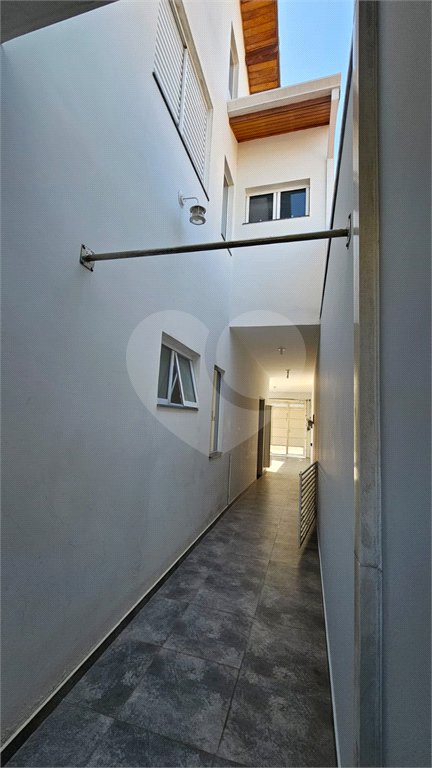 Sobrado à venda com 3 quartos, sendo 1 suíte,  em Residencial Colinas, Mogi das Cruzes, SP