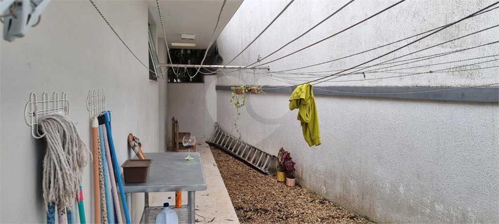 Casa à venda com 5 quartos, sendo 2 suítes, no condomínio Swiss Park, São Bernardo do Campo - SP
