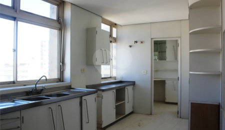 Triplex à venda com 5 quartos, sendo 3 suítes,  em Santa Cecília, São Paulo, SP