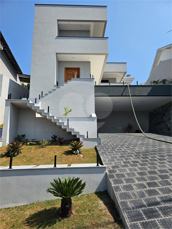 Casa à venda com 3 suítes no condomínio Hills, Arujá - SP