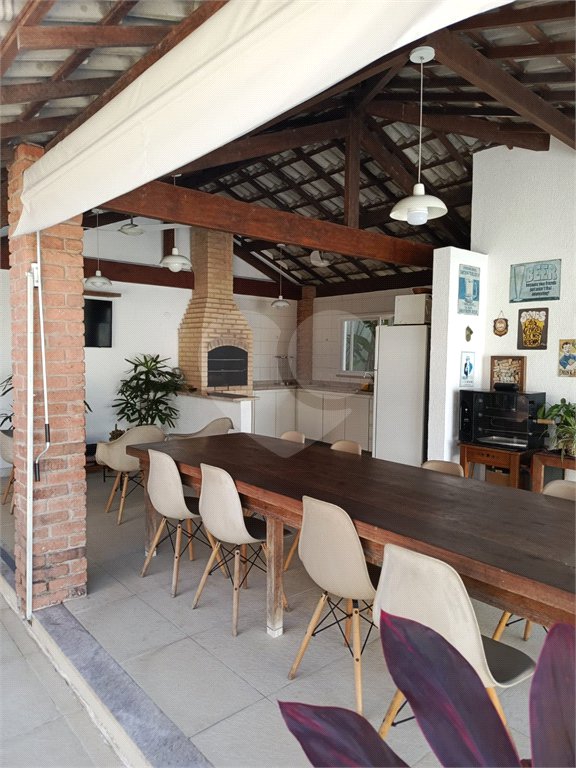 Casa à venda com 9 quartos, sendo 8 suítes, no condomínio Village Elisabete, Rio de Janeiro - RJ