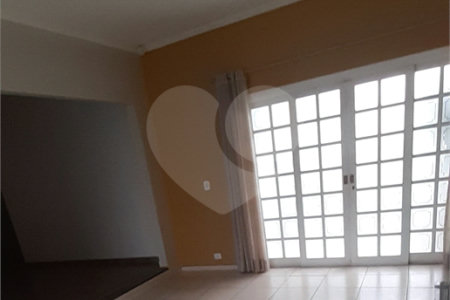 Casa à venda com 5 quartos, sendo 1 suíte, no Centro, Bom Jesus dos Perdões, SP