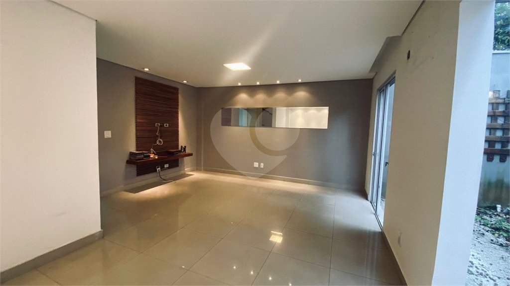 Casa à venda com 3 suítes no condomínio Vilas 2, São Paulo - SP