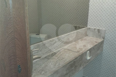 Casa à venda ou para alugar com 4 suítes em Chácaras São Carlos, Cotia, SP