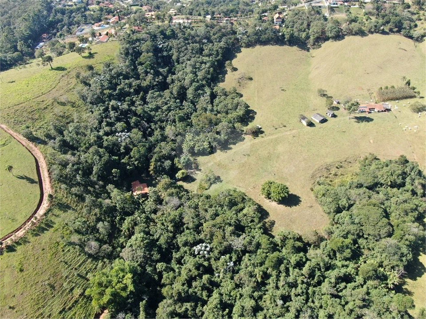 Fazenda à venda com 3 quartos em Cachoeirinha, Bom Jesus dos Perdões, SP