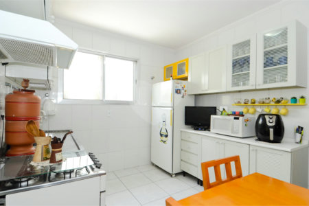 Casa à venda com 4 quartos, sendo 1 suíte, em Jardim Nova Taboão, Guarulhos, SP
