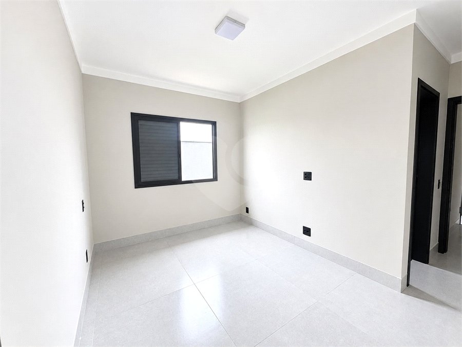 Casa à venda com 2 quartos, sendo 1 suíte, no condomínio Tivolli, Itapetininga - SP