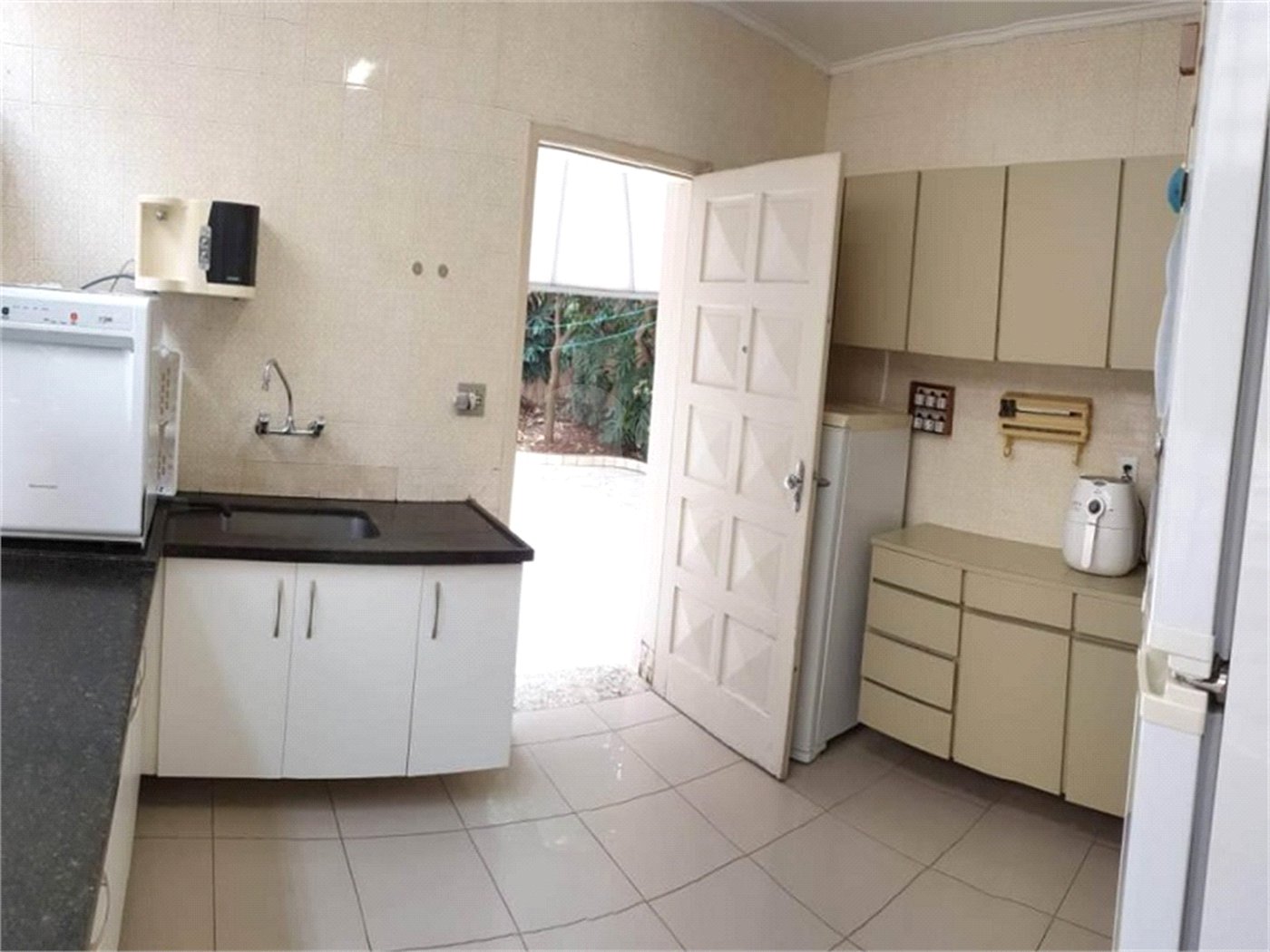 Sobrado à venda com 4 quartos, sendo 1 suíte,  em Sumaré, São Paulo, SP