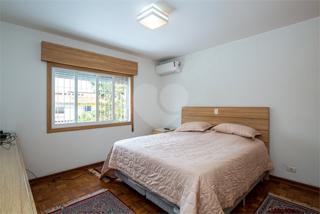 Casa à venda com 3 quartos, sendo 1 suíte, em Campo Belo, São Paulo, SP
