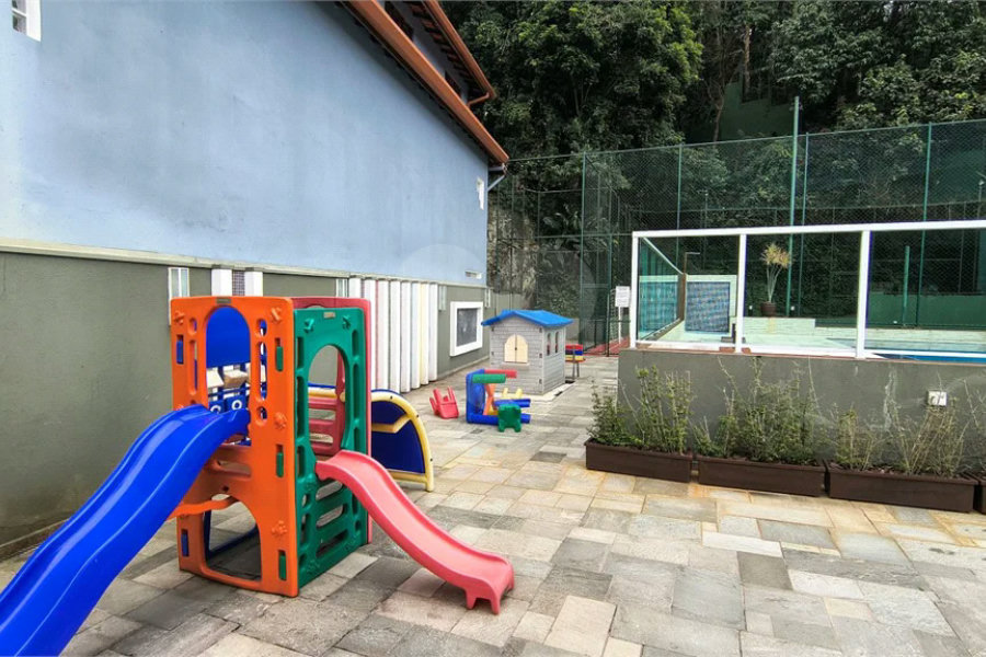 Casa à venda com 4 quartos, sendo 3 suítes, no condomínio Da Serra, São Paulo - SP
