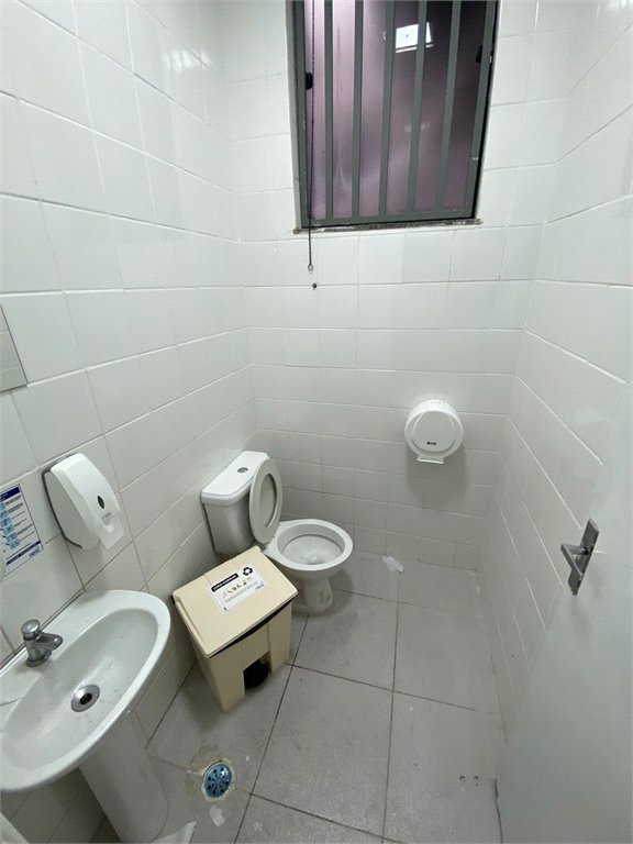 Salão Comercial para alugar em Vila Romanópolis, Ferraz de Vasconcelos, SP