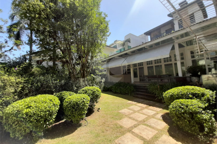 Casa à venda com 3 suítes no condomínio Chácara Francesa, São Paulo - SP