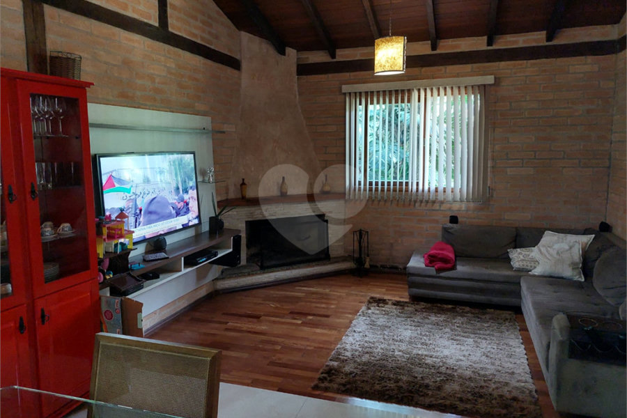 Casa à venda com 3 suítes em Roseira, Mairiporã, SP