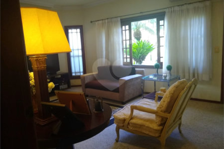 Casa à venda com 4 quartos, sendo 2 suítes, no condomínio Osato, Atibaia - SP