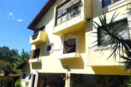 Sobrado à venda com 4 quartos, sendo 1 suíte, em Chácara Monte Alegre, São Paulo, SP