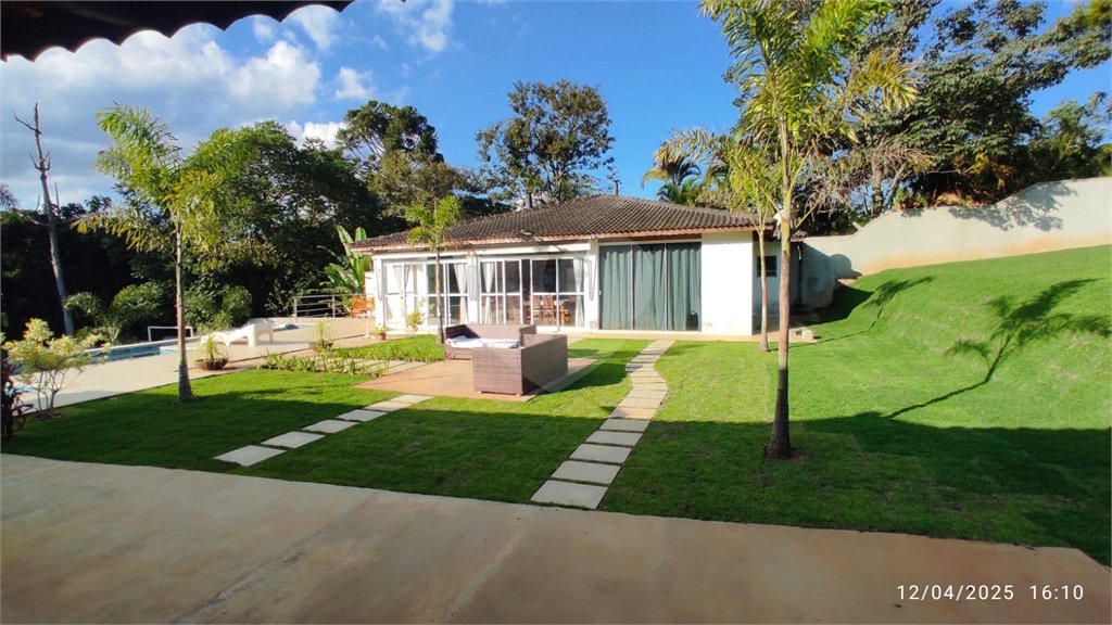 Casa à venda com 3 quartos, sendo 1 suíte, no condomínio Alpes Douro, Bom Jesus dos Perdões - SP