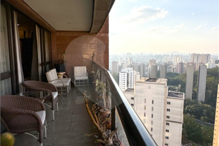 Apartamento à venda com 3 quartos, sendo 2 suítes, em Morumbi, São Paulo, SP