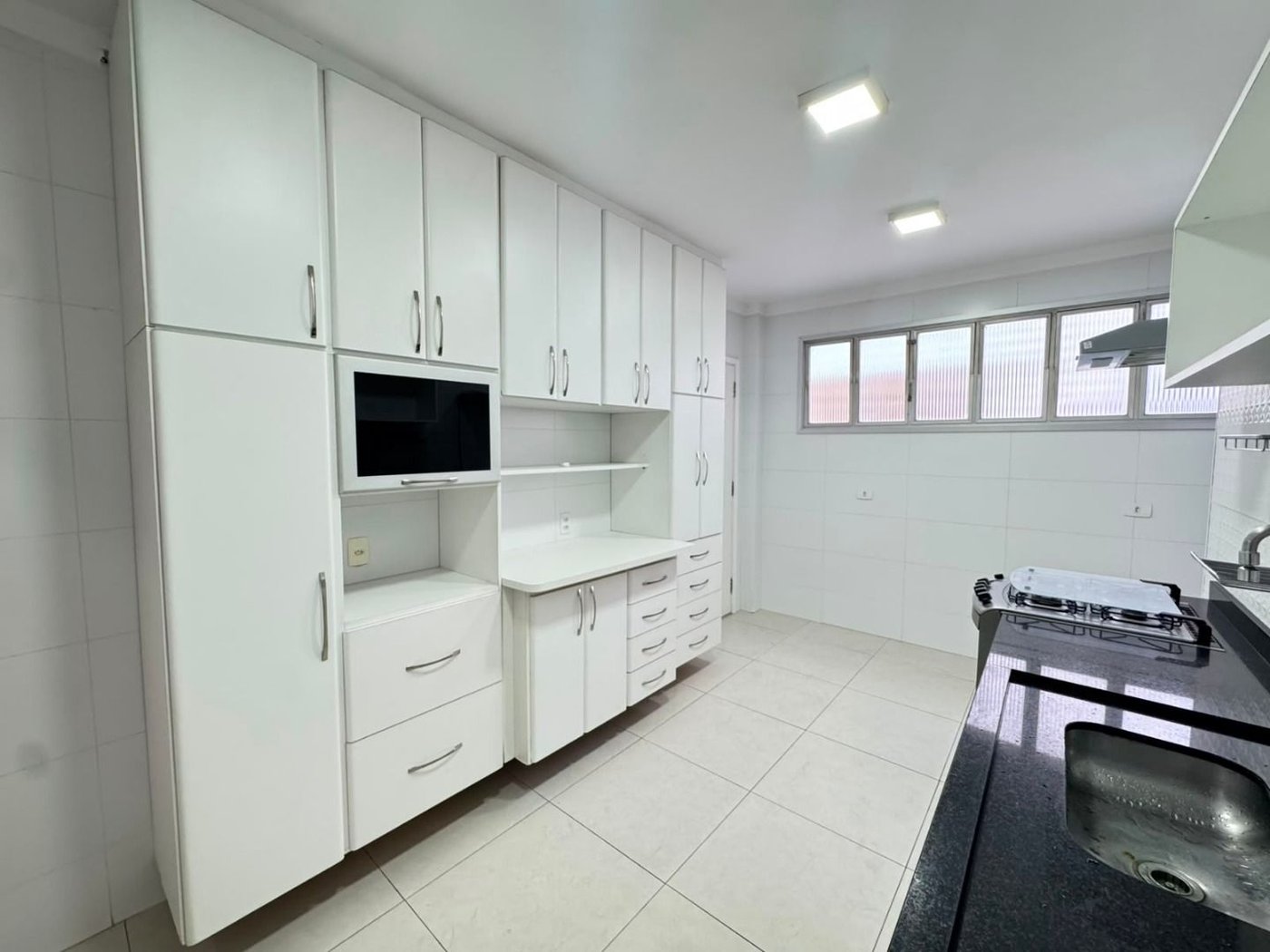 Apartamento com 2 dormitórios para alugar, 113 m² por R$ 5.900,02/mês - Gonzaga - Santos/SP