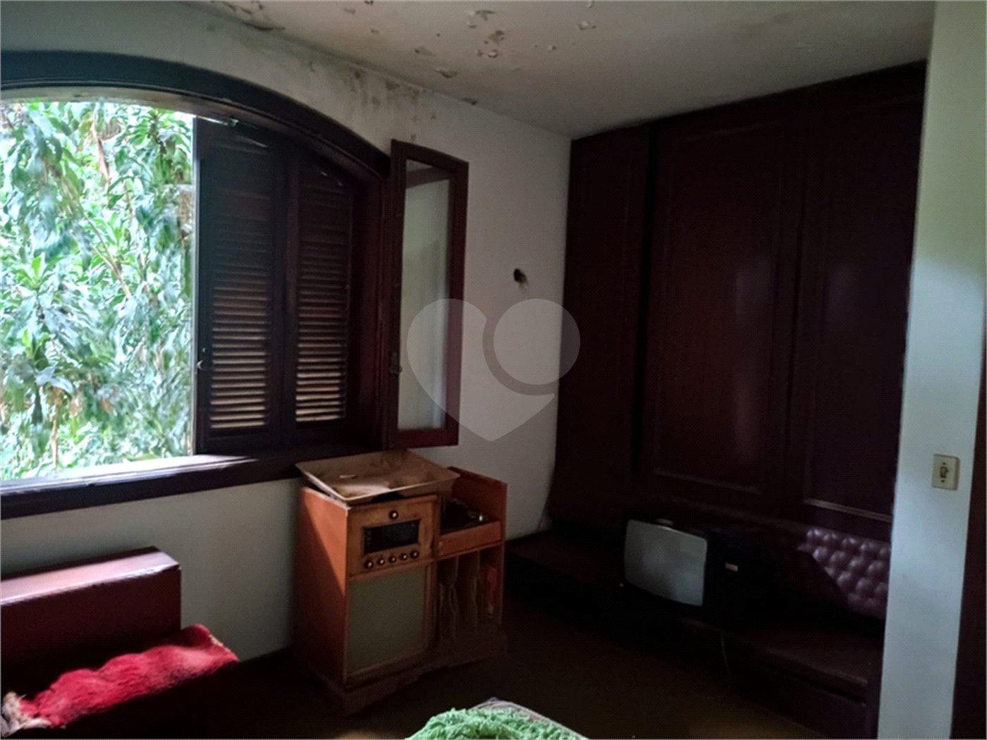 Casa à venda com 4 quartos, sendo 2 suítes, no condomínio Associação Reserva das Hortênsias, Mairiporã - SP