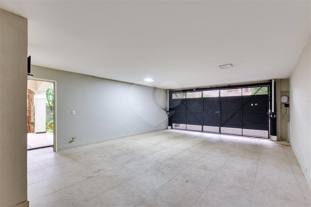 Sobrado à venda com 4 quartos, sendo 3 suítes, em Interlagos, São Paulo, SP