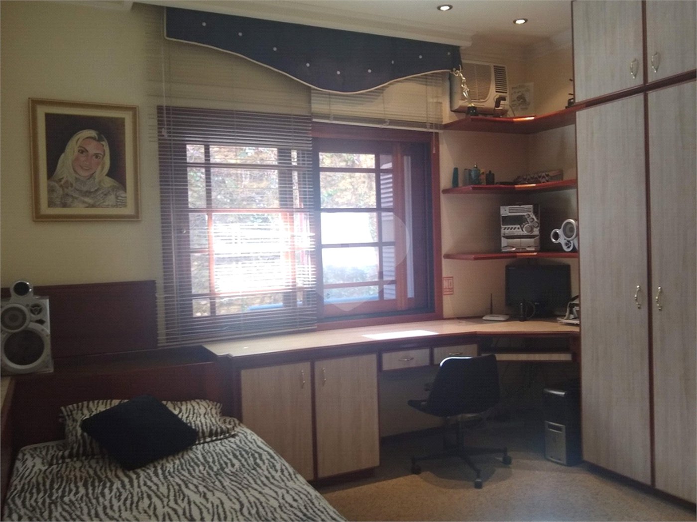 Casa à venda com 4 quartos, sendo 2 suítes, no condomínio Osato, Atibaia - SP