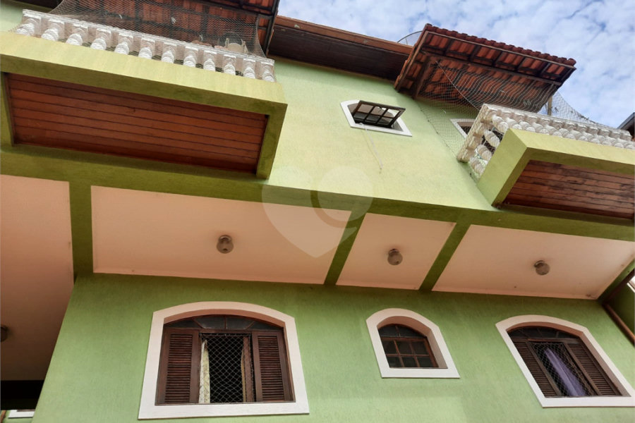 Sobrado à venda com 4 quartos, sendo 3 suítes, em Região Central, Caieiras, SP