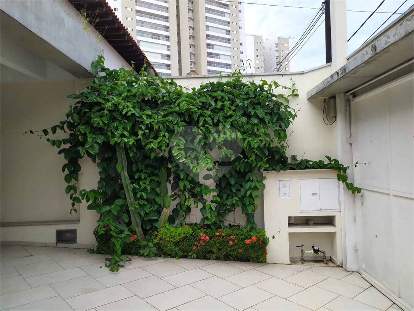 Casa à venda com 4 quartos, sendo 2 suítes, em Jardim das Vertentes, São Paulo, SP