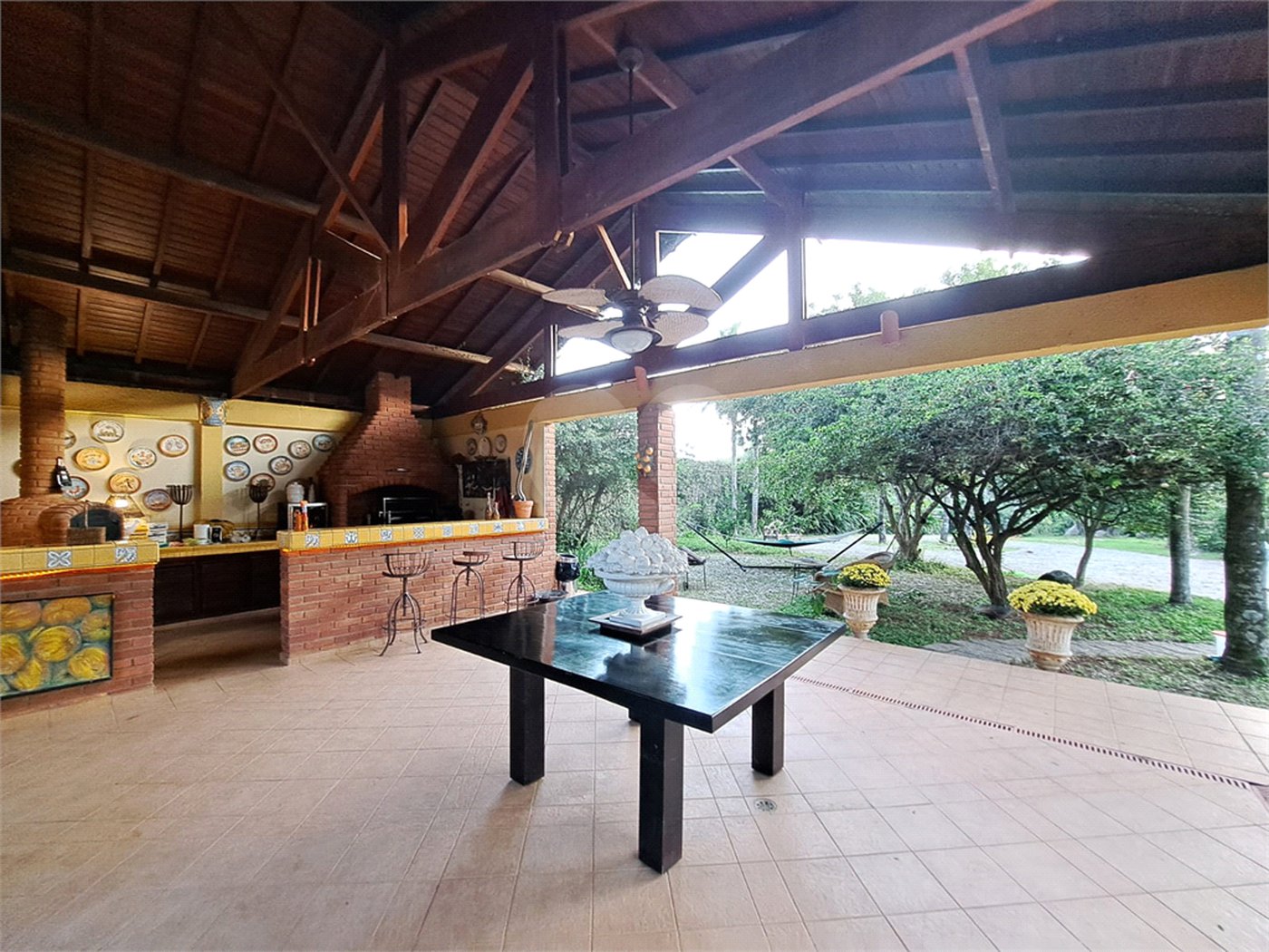 Casa à venda com 6 quartos, sendo 5 suítes, no condomínio São Joaquim, Vinhedo - SP