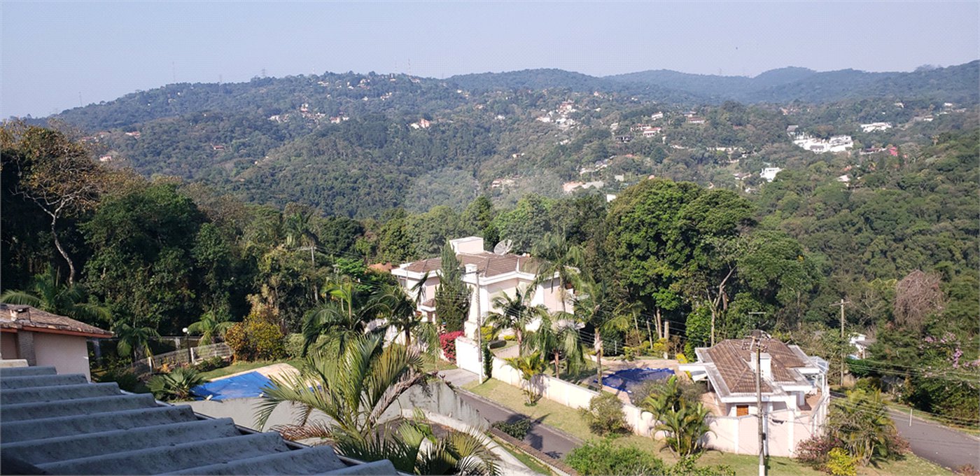 Casa à venda com 5 quartos, sendo 2 suítes, no condomínio Alpes da Cantareira, Mairiporã - SP