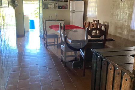 Chácara à venda com 5 quartos, sendo 2 suítes,  no Centro, Sarapuí, SP