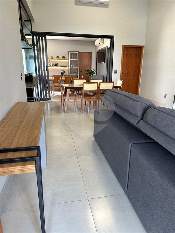 Casa à venda com 3 quartos, sendo 1 suíte, no condomínio Residencial Evidências, Indaiatuba - SP