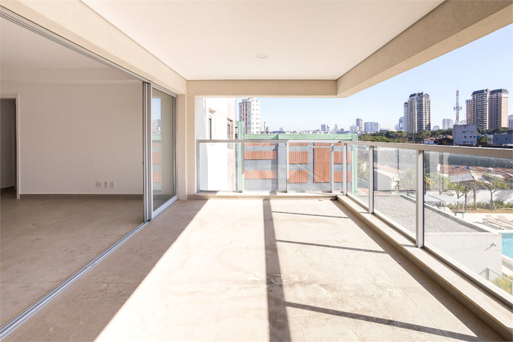Apartamento à venda com 3 quartos, sendo 1 suíte,  em Vila Sofia, São Paulo, SP