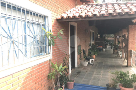 Chácara à venda com 4 quartos, sendo 1 suíte,  em Monterrey, Louveira, SP
