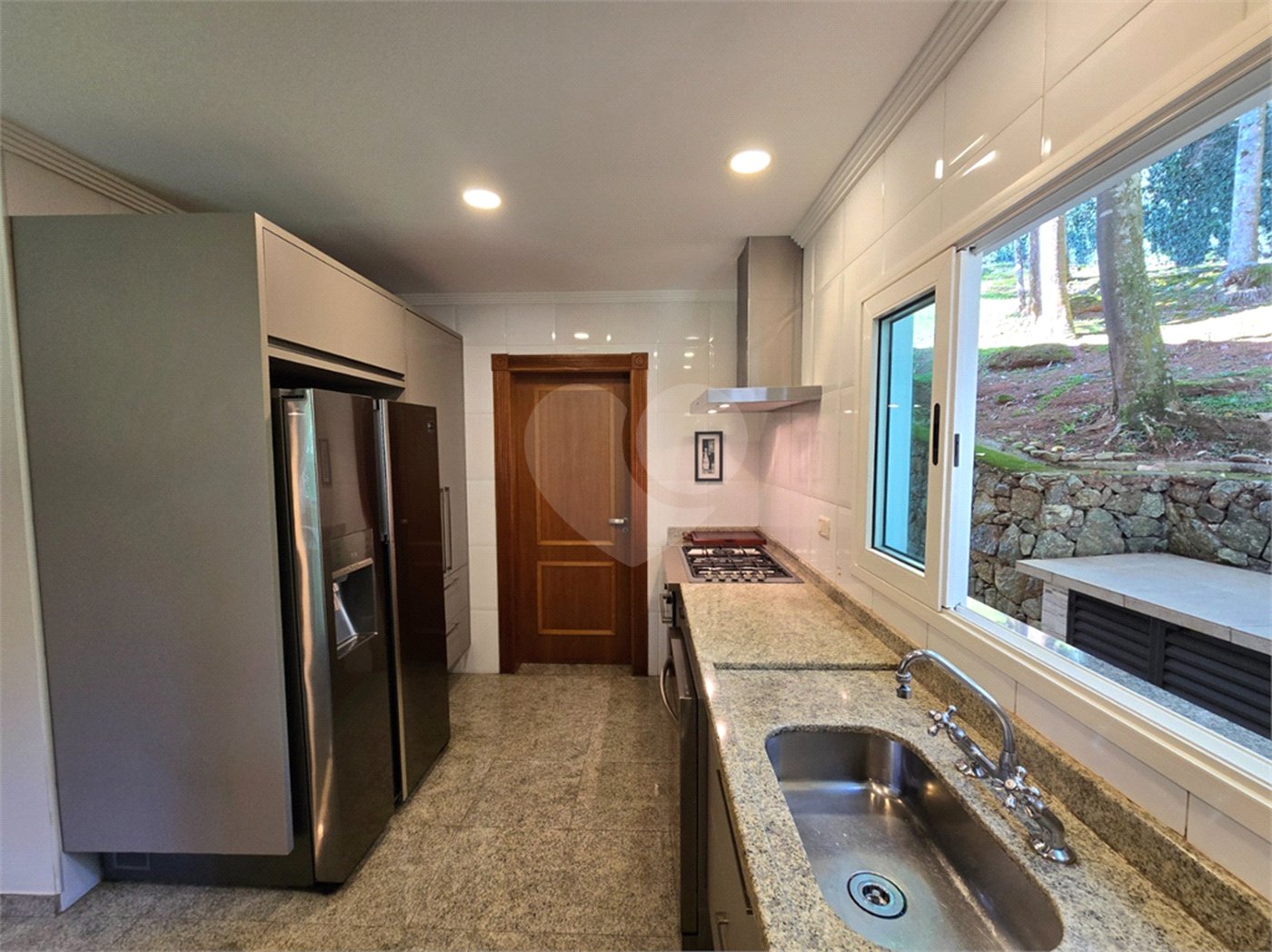 Casa à venda com 4 suítes no condomínio Associação Reserva das Hortênsias, Mairiporã - SP
