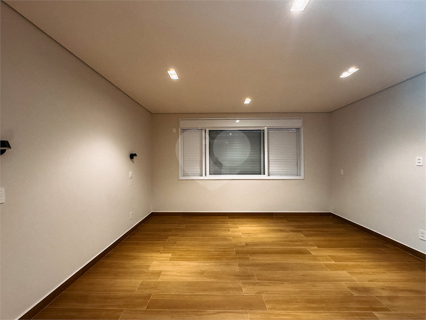 Casa à venda com 4 suítes no condomínio Villa dos Pinheiros, Indaiatuba - SP