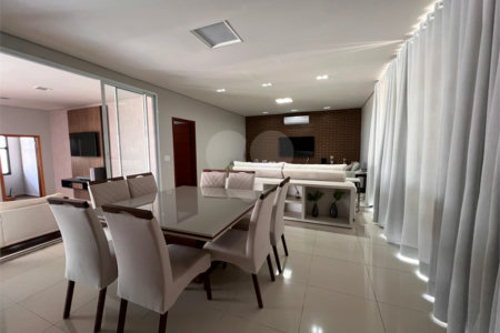 Casa à venda com 3 quartos, sendo 2 suítes, no condomínio Terras de Mont Serrat, Salto - SP