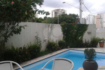 Casa à venda com 3 suítes no condomínio Praça Vitoriano Rodrigues Xavier,35, São Paulo - SP